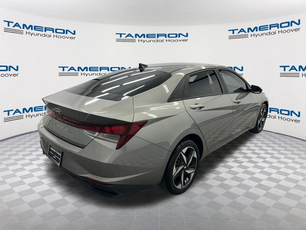 Used 2023 Hyundai Elantra SEL w/ Convenience Package FWD image 5