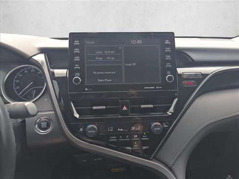 Used 2022 Toyota Camry XLE FWD image 11