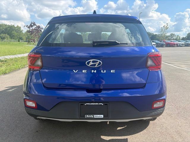 Used 2021 Hyundai Venue SEL FWD image 8