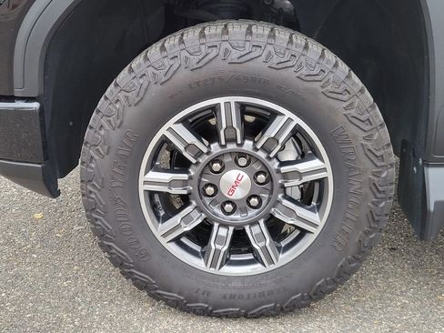 Used 2024 GMC Sierra 1500 AT4 w/ AT4 Preferred Package image 7