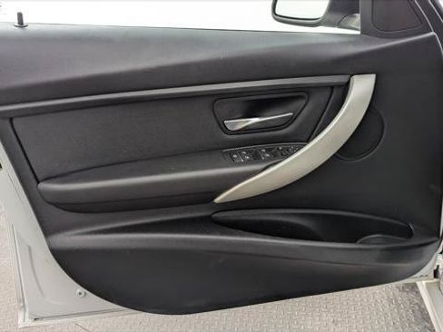 Used 2018 BMW 320i xDrive Sedan AWD/4WD image 12