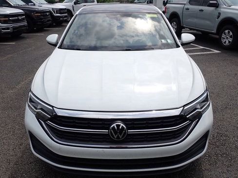 Used 2024 Volkswagen Jetta SE w/ Panoramic Sunroof Package FWD image 9