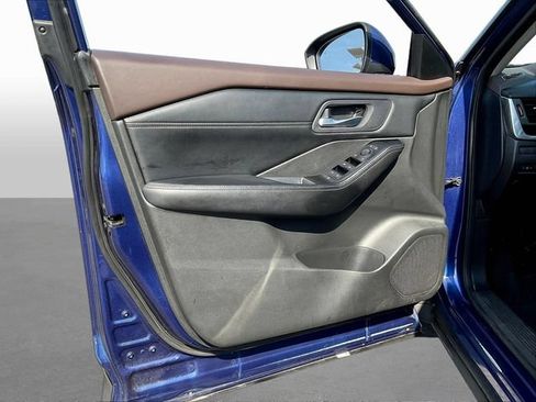Used 2023 Nissan Rogue SV w/ SV Premium B Package FWD image 21