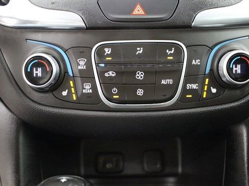 Used 2018 Chevrolet Equinox LT w/ Sun & Infotainment Package AWD/4WD image 26