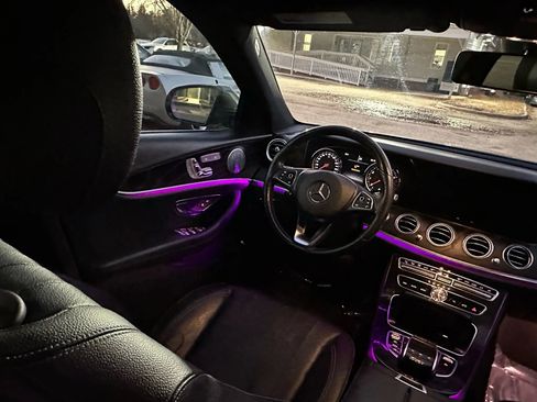 Used 2017 Mercedes-Benz E 300 4MATIC image 21