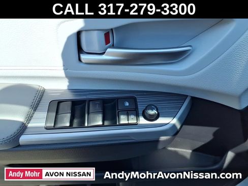 Used 2025 Toyota Sienna XLE FWD image 16