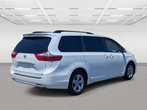 Used 2017 Toyota Sienna LE FWD image 7