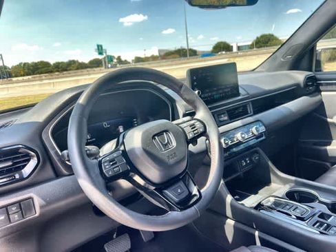 Certified 2025 Honda Pilot Black Edition image 15