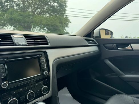 Used 2012 Volkswagen Passat 2.5 SE FWD image 19