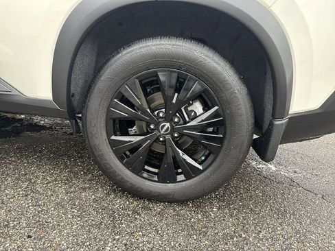 Used 2023 Nissan Rogue SV w/ SV Premium B Package image 33