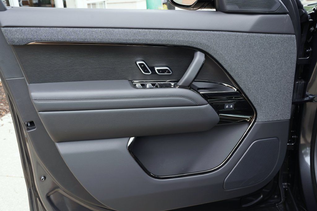 New 2026 Land Rover Range Rover Sport Dynamic SE AWD/4WD image 10