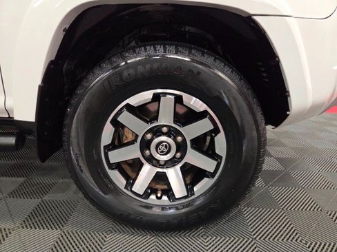 Used 2017 Toyota 4Runner TRD Off-Road Premium AWD/4WD image 77