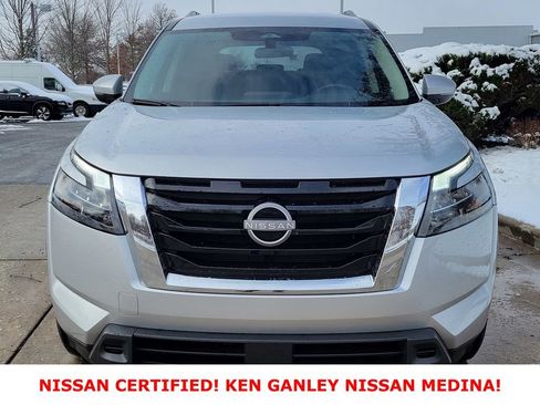 Certified 2025 Nissan Pathfinder SV image 8
