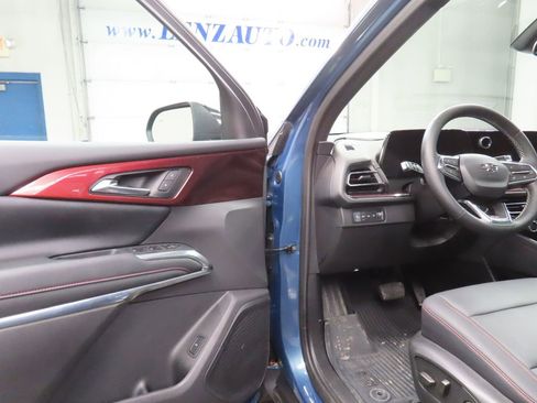 Used 2025 Chevrolet Traverse Z71 w/ LPO, Floor Liner Package AWD/4WD image 43