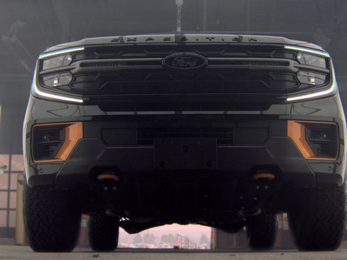 Used 2025 Ford Expedition Tremor AWD/4WD image 3