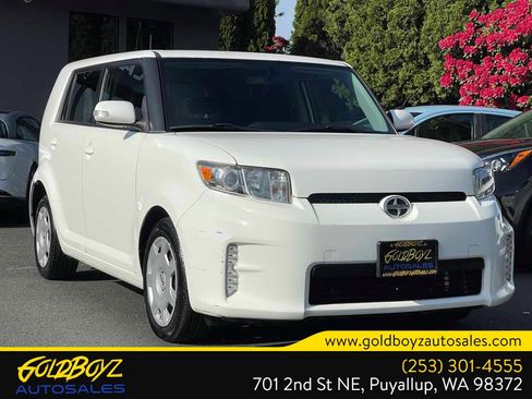 Used 2013 Scion xB FWD image 2