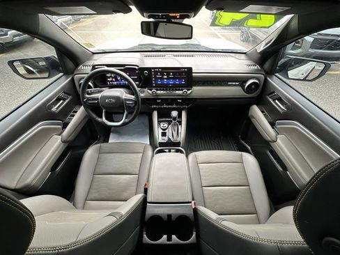 Used 2024 Chevrolet Colorado ZR2 w/ ZR2 Convenience Package III image 18