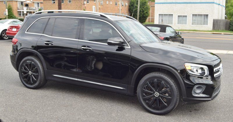 Used 2021 Mercedes-Benz GLB 250 4MATIC w/ Premium Package image 11