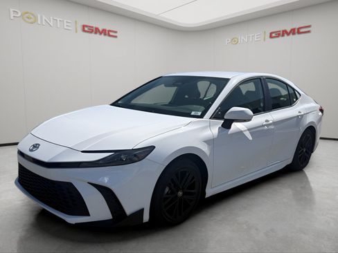 Used 2025 Toyota Camry SE FWD image 7