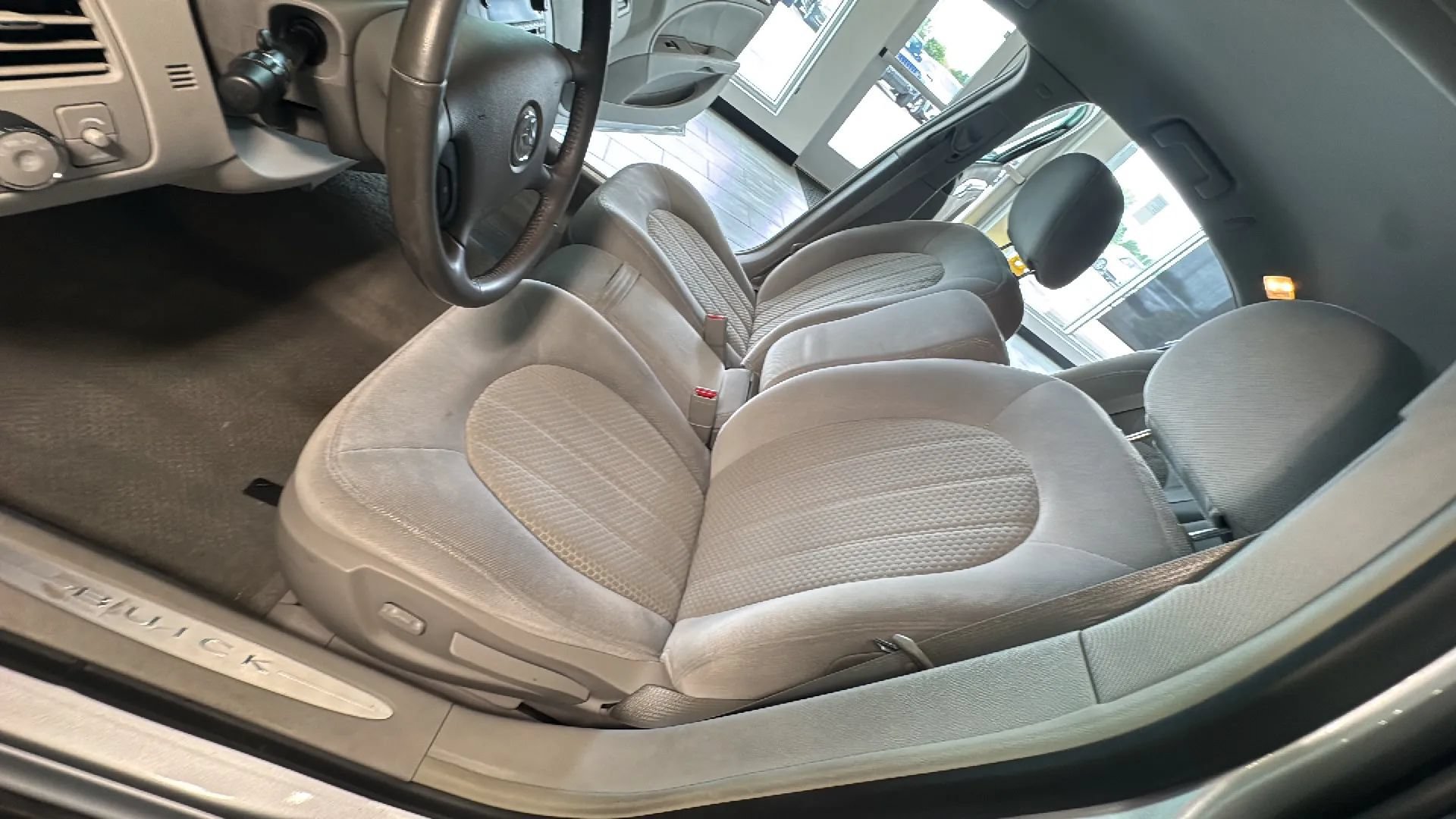 Used 2010 Buick Lucerne CX FWD image 26