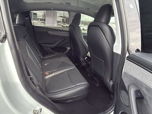 Used 2026 Tesla Model Y Base image 19