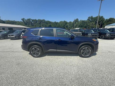 Used 2024 Nissan Rogue SV AWD/4WD image 8