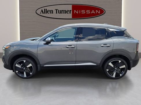 Certified 2025 Nissan Kicks SR FWD image 11