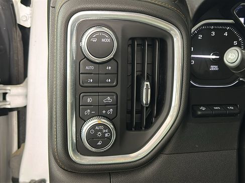 Used 2022 GMC Sierra 1500 AT4 w/ AT4 Premium Package AWD/4WD image 23
