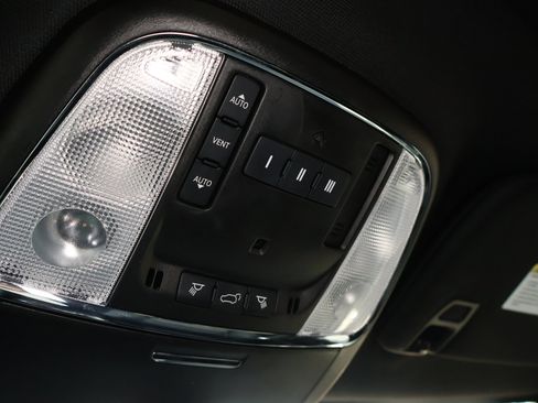 Used 2022 Jeep Grand Cherokee Limited image 23