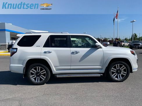 Used 2018 Toyota 4Runner Limited w/ Four Season Floor Mat Package AWD/4WD image 8