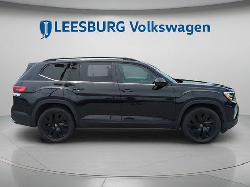 Certified 2025 Volkswagen Atlas SE w/ Black Wheel Package AWD/4WD image 3