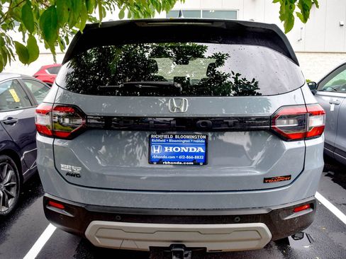 Used 2023 Honda Pilot TrailSport image 17