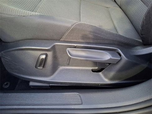 Used 2016 Volkswagen Golf S image 14