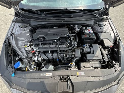 Used 2023 Hyundai Elantra Limited FWD image 18