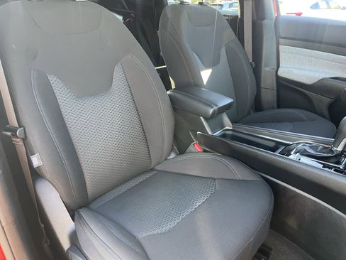 Used 2024 Jeep Compass Sport image 9