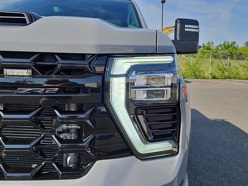 Certified 2024 Chevrolet Silverado 2500 ZR2 w/ Technology Package AWD/4WD image 9