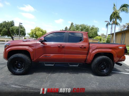 Used 2025 Toyota Tacoma TRD Sport w/ TRD Sport Premium Package AWD/4WD image 15