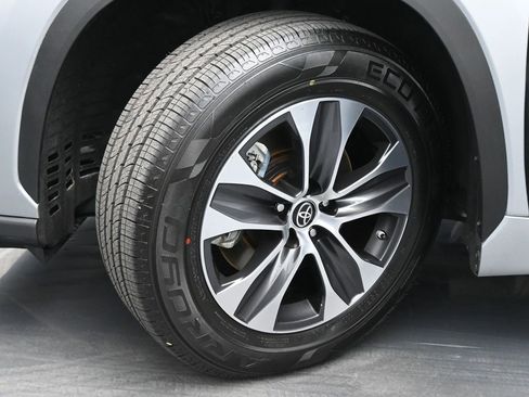 Used 2022 Toyota Highlander XLE image 23