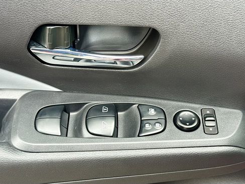 Used 2023 Nissan Kicks SR w/ SR Premium Package image 18