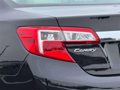 Used 2014 Toyota Camry XLE image 9