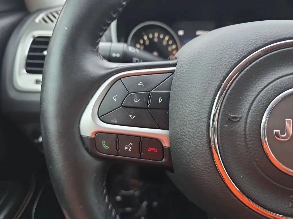 Used 2018 Jeep Compass Latitude w/ Popular Equipment Group AWD/4WD image 19