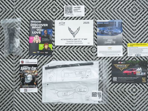 Used 2025 Chevrolet Corvette Stingray Preferred Cpe w/ Z51 Performance Package RWD image 96