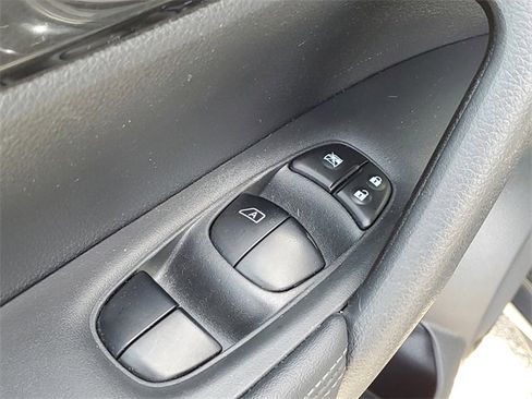 Used 2018 Nissan Rogue S image 23