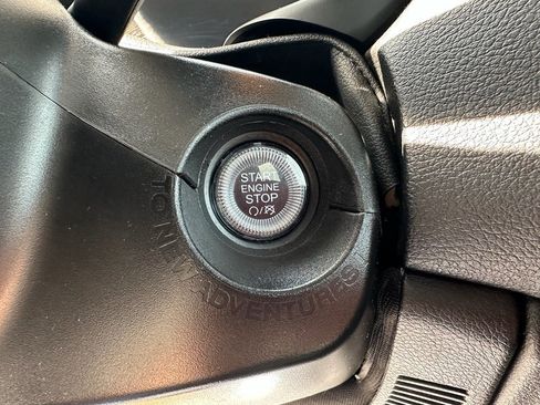 Used 2023 Jeep Renegade Latitude image 19