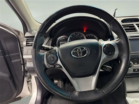 Used 2012 Toyota Camry SE image 15