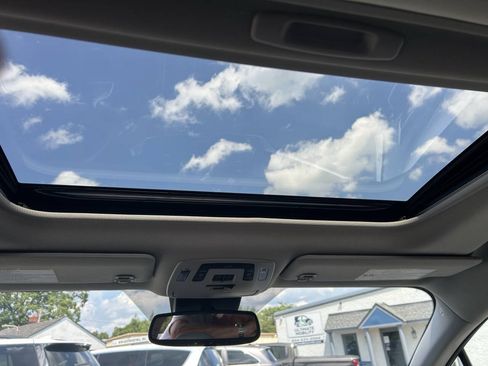 Used 2023 Toyota Sienna XLE FWD image 28