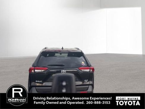 Used 2020 Toyota RAV4 XLE Premium image 10