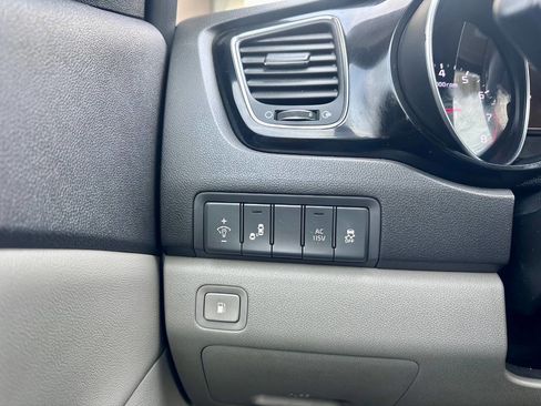 Used 2015 Kia Sedona SX image 23