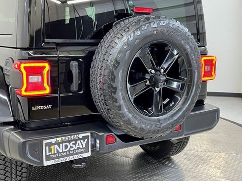 Used 2021 Jeep Wrangler Unlimited Sahara image 8