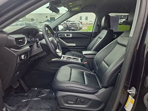 Used 2023 Ford Explorer XLT w/ Equipment Group 202A AWD/4WD image 6